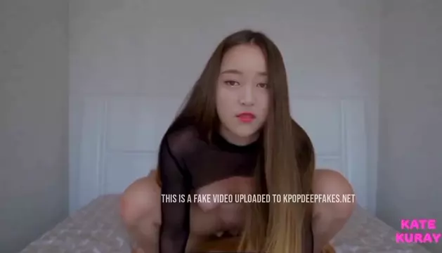 현진 이달의 소녀 가짜 포르노 Face swap HyunJin bouncing on cock deepfake porn