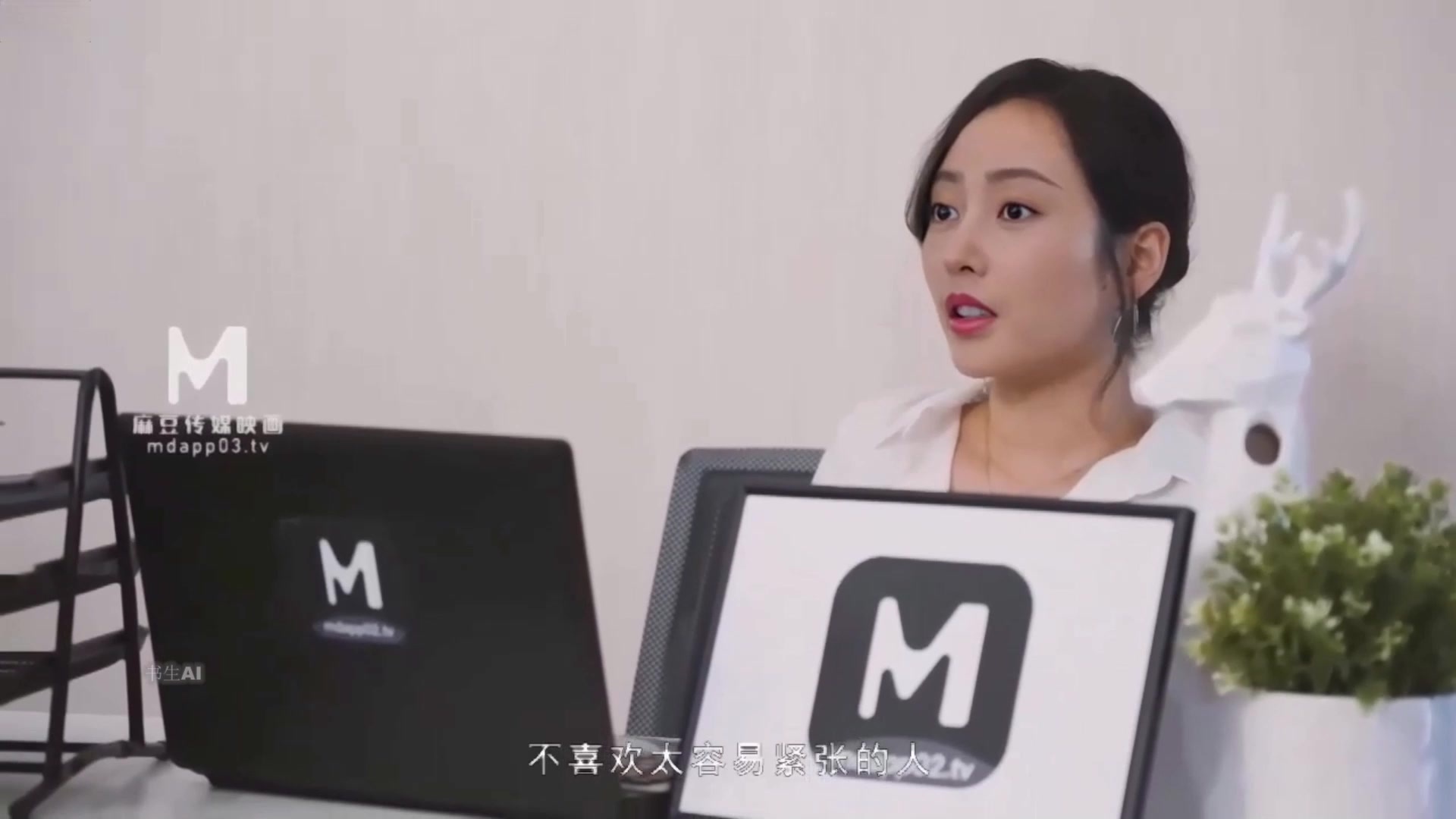 Couple had a good time in the office, Zhang Tian'ai ai (张天爱 真假) [PREMIUM]